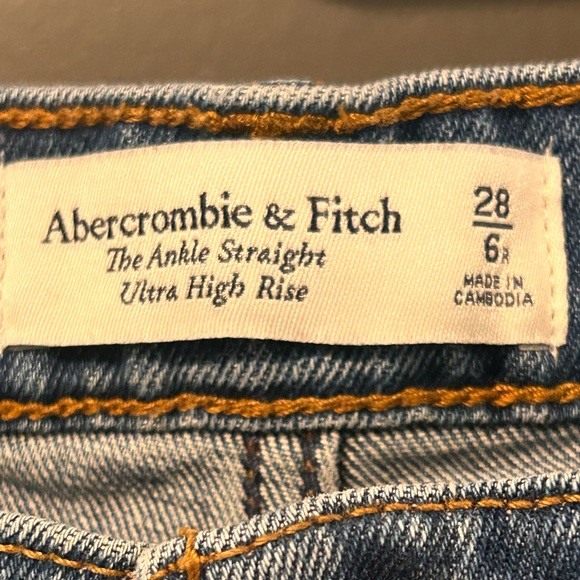 Abercrombie & Fitch distressed ankle straight ultra high rise 28/ 6R - Picture 10 of 10
